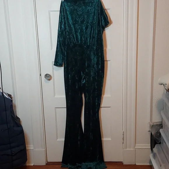 Fashion Nova Velvet Jumpsuit in Hunter - Picture 14 of 16